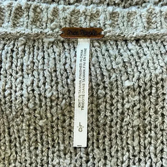 Free People Women’s Beige Knitted Raw Hem Oversized Distressed Sweater‎ Large - Picture 5 of 6